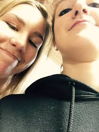 X 上的hannah reitz：“Happy birthday to my girl Em!!! Drive safe, luv ya  ✌🏼️😎🎉 https://t.co/BOrPzdXkqw”