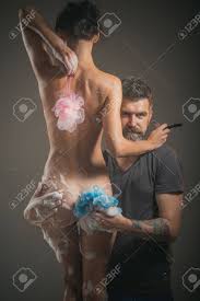Verliebtes Paar In Mädchen Mit Sexy Körperrasurbart. Sexspiele Und  Orgasmus. Massage- Und Familien-Spa-Konzept. Bärtiger Mann Wäscht Nackte  Frau Mit Irrlicht. Liebesbeziehungen Von Paaren Im Bad Mit Schaum  Lizenzfreie Fotos, Bilder und Stock