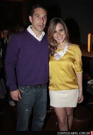Wanessa camargo recebe joia do marido avaliada em r$ 7 mil. Wanessa Camargo Com O Marido Marcus Buaiz Na Festa De Aniversario De 49 Anos Do Pai Zeze Di Camargo Comemorado Na Boate Numero Casais Famosos Casal Paulinho