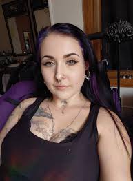 Introduction of a lazy goth mom