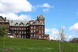 Odd Fellows Home Worcester Ma They Are Currently Stripping The Building For Salvage Parts Before Demolition The Worcester County Travel Photos Clock Tower