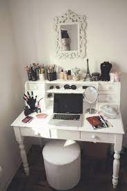 Taken From P4rtyring On Tumblr My New Bedroom Needs A Cute Little Vanity For My Makeup Essential Room Inspiration Interior Bedroom Decor
