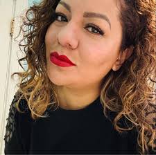 Sería lindo que la próxima vez que lo intentes, antes te tomes un respiro,  mandes al carajo el amor por un ratito, sanes las heridas, juntes los  pedacitos y te regales flores,