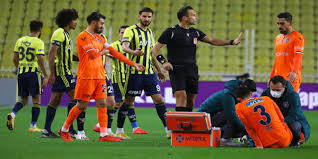 Fenerbahçe'de doğru olan, iyi giden hiçbir şey yok. Fenerbahce Basaksehir Maci Sonrasi Hakem Tartismasi