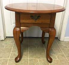The attic heirlooms round end table in your choice of natural oak or rustic oak stain is perfect for a lamp or for a display of beloved photographs. Vintage Broyhill Furniture Queen Anne Oak Wood Oval End Side Table Nice 99 99 Picclick