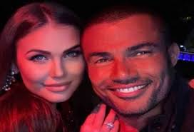 على قناته الخاصة نشر عمرو دياب فيديو قبل دقائق، وهو يعلن على المسرح أنه: Ø±Ø³Ø§Ù„Ø© Ø¥Ù„Ù‰ Ø¯ÙŠÙ†Ø§ Ø§Ù„Ø´Ø±Ø¨ÙŠÙ†ÙŠ Ø³ÙŠÙ„ÙÙŠ Ø¹Ù…Ø±Ùˆ Ø¯ÙŠØ§Ø¨ ÙˆÙ…Ù„ÙƒØ© Ø¬Ù…Ø§Ù„ Ù„Ø§ØªÙÙŠØ§ ÙŠØ«ÙŠØ± Ø¬Ø¯Ù„Ø§ ÙÙƒØ± ÙˆÙÙ† Ù†Ø¬ÙˆÙ… ÙˆÙ…Ø´Ø§Ù‡ÙŠØ± Ø§Ù„Ø¨ÙŠØ§Ù†