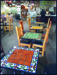 Casi El Tamano Perfecto Para Las Mesas De Liberato Tile Furniture Mexican Decor Mosaic Table