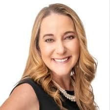 216 E Mirror Lake Dr, Fruitland Park, FL 34731