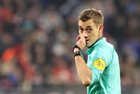 Tous les arbitres ont été jugés sur leurs capacités d'analyses, leurs compétences. Le Telegramme Football Coupe Du Monde 2018 L Arbitre Francais Clement Turpin Retenu