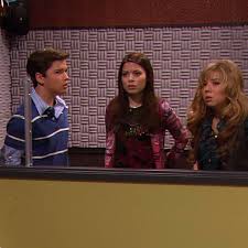 Nora dershlit is an obsessed and insane icarly fan, with a crush on freddie. Icarly Trapped Icarly Facebook