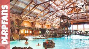 Op maar 15 minuten rijden van de disney parken, bieden de sfeervolle blokhutten de perfecte accommodatie om nieuwe energie op te doen, omringd door alle faciliteiten voor een hartverwarmende gezinsvakantie. Disneyland Paris Davy Crocket Ranch Guided Tour Youtube