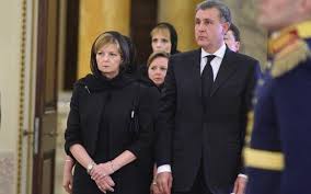 Cartea regală de bucate conţine 64 de reţete culese de principesa margareta a româniei de la mătuşi, unchi şi veri din familiile regale ale lumii. Principesa Margareta Mesaj Pentru Romani Ce Transmite Custodele Coroanei La Sapte Zile De La Inmormantarea Reginei