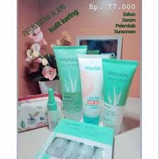 Produk pertama untuk rangkaian safi untuk kulit kering adalah cleanser. Paket Wardah Kulit Kering Paket Aloevera Shopee Indonesia