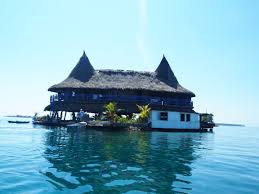Ein haus wird umgezogen auf philippinische art. Das Haus Das Mitten Im Wasser Steht Einfach Mal Meer Sehen