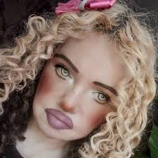 C'était pas mérité" : Laura Lempika remporte le trophée des Cinquante  saison 4... et ça ne plaît pas à tout le monde, les internautes réagissent  en masse sur les réseaux sociaux !