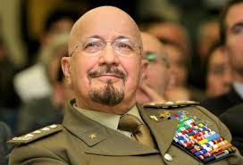 È scomparso il 𝐆𝐞𝐧𝐞𝐫𝐚𝐥𝐞 𝐌𝐚𝐮𝐫𝐨 𝐃𝐞𝐥 𝐕𝐞𝐜𝐜𝐡𝐢𝐨,  𝐮𝐟𝐟𝐢𝐜𝐢𝐚𝐥𝐞 𝐝𝐞𝐢 𝐁𝐞𝐫𝐬𝐚𝐠𝐥𝐢𝐞𝐫𝐢 e già Senatore della  Repubblica. Ha ricoperto importanti incarichi internazionali, tra cui il  comando del contingente italiano in Kosovo ...