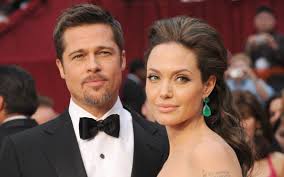 لكن زوج الفنانة الشهيرة، الممثل الأمريكي براد بيت، نفى وفاتها، مؤكدًا أن حالتها. Brad Pitt Angelina Jolie Brad Pitt And Angelina Jolie Brad Pitt Brad And Angelina