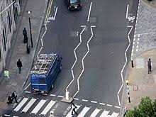 Keadaan ini membuat kenyamanan penyeberang jalan berkurang. Manajemen Lalu Lintas Penyeberangan Pejalan Kaki Wikibuku Bahasa Indonesia