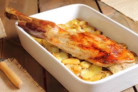 1 cabeza de ajos, pelados y separados + 6 dientes de ajo molidos. Cocinando Paletilla De Cordero