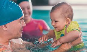 33° wassertemperatur) des schwimmbeckens kannst schon ab 3 monate machen. Das Babyschwimmen Pampers