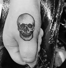 Simple Skull Tattoo Ecosia Hand Tattoos For Guys Hand Tattoos Tattoos For Guys