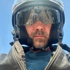 Hello, I have a question. Can I transfer the entire chassis from a Ford  Bronco Wildtrak 2.7L to a Ford Bronco Black Diamond 2.3L without additional  costs and parts? I have two