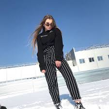 фото на аву в вк для девушек без лица Pin Ot Polzovatelya Reboot Na Doske D E V U Sh K I V 2020 G Plachushaya Devushka Fotografii Devochek Fotosessii Podrostkov
