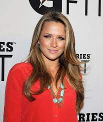Critical Error Shantel Vansanten Source Pretty Hairstyles Cool Hairstyles Celebrity Beauty