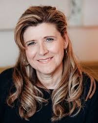 Heather Bennett's Instagram, Twitter & Facebook