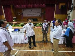 Polis menerima dua laporan berhubung penemuan ratusan karung beg mengandungi kertas undi pilihan raya umum pemilihan presiden indonesia di kajang utama, kajang, hari ini. Prk Dun Chini Spr Keluar 156 Kertas Undi Pos