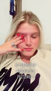 Allison Bray's Instagram, Twitter & Facebook