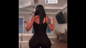 Queen naija Twerking loop 