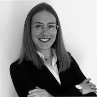 Lara Roy's Instagram, Twitter & Facebook