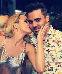 Razvan banica are 8 joburi enumerate în profilul său. Poza 50 Cine E Iubitul Sandrei IzbaÈ™a E Intr O RelaÈ›ie Cu Actorul RÄƒzvan BÄƒnicÄƒ