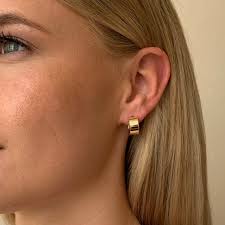 Carrie small ring ear plain g