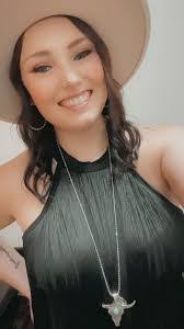 Shelby Crouse's Instagram, Twitter & Facebook