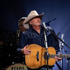 Alan Jackson, in final tour concert ever, shares the love in Milwaukee