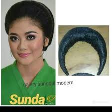 Paes mulanya menggunakan bahan semacam lilin bernama pidih, tetapi dalam perkembangannya. Jual Subal Sanggul Pengantin Wanita Adat Sunda Besar Kota Yogyakarta Fosasie Shop Tokopedia