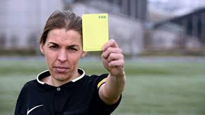 Din 2011, frappart a arbitrat meciuri în championnat national , a treia divizie a fotbalului masculin din franța. Stephanie Frappart Devient La Premiere Femme A Arbitrer En Ligue 1 Ce N Est Pas Trop