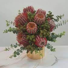The Flower Spot Bendigo On Instagram An Australian Christmas Gorgeous Red Banksia Gum Foilage And Black Berries In A Australian Christmas Flowers Berries