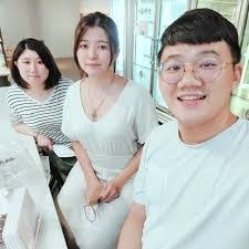 Elvis Li's Instagram, Twitter & Facebook