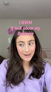 Anna Sharpe's Instagram, Twitter & Facebook