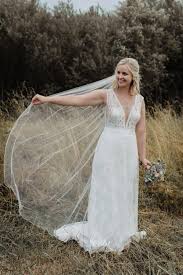 Hochzeit Im Schloss Heinsheim Und Liebe Auf Den Zweiten Drink Fotografie Julia Loffler In 2020 Hochzeitskleider Spitze Kleid Hochzeit Spitzen Hochzeiten