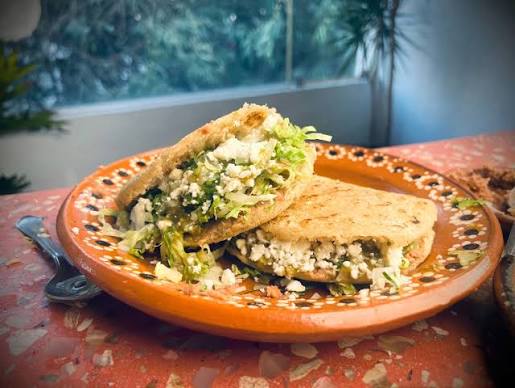 Gordita con guisado