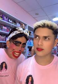 Pintate la boca más abajo en Plaza Toros Trujillo