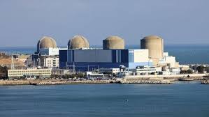 Pada bagian reaktor nuklir terdiri dari bahan bakar nuklir, bahan moderator, pendingin moderator, perangkat batang kendali, perangkat detector dan reflektor. As Setujui Bahan Bakar Ini Untuk Reaktor Nuklir Terbaru