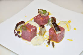 Salse per tartare di carne. Cubo Di Tartare Di Carne Con Salsa Al Gorgonzola E Mangiare Bene