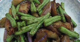 How Many Of You Already Tried To Stir Fry Long Beans And Eggplant With Chicken Minced In Spicy Way Before It Vegetarian Recipes Long Bean Stir Fry Long Beans
