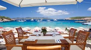 Cala Bassa Beach Club Ibiza Restaurante Almoco Em Ibiza Na Espanha Significa Late Lunch Bem Tarde E Na Praia Quem Acha Ibiza Beach Club Hoteis De Praia