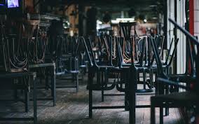 Υποχρεωτική χρήση μάσκας στο προσωπικό. Pws 8a Ephreasei Thn Estiash O Korwnoios Clickatlife